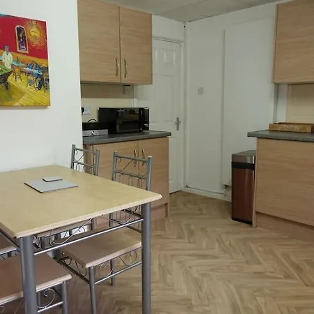 Stylish 3 Bedroom House Near Nec, Centre *